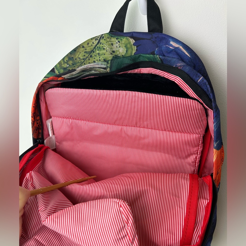 Herschel Backpack NWT Black Floral Print Laptop Book Bag Travel School MSRP $95 - Picture 6 of 7